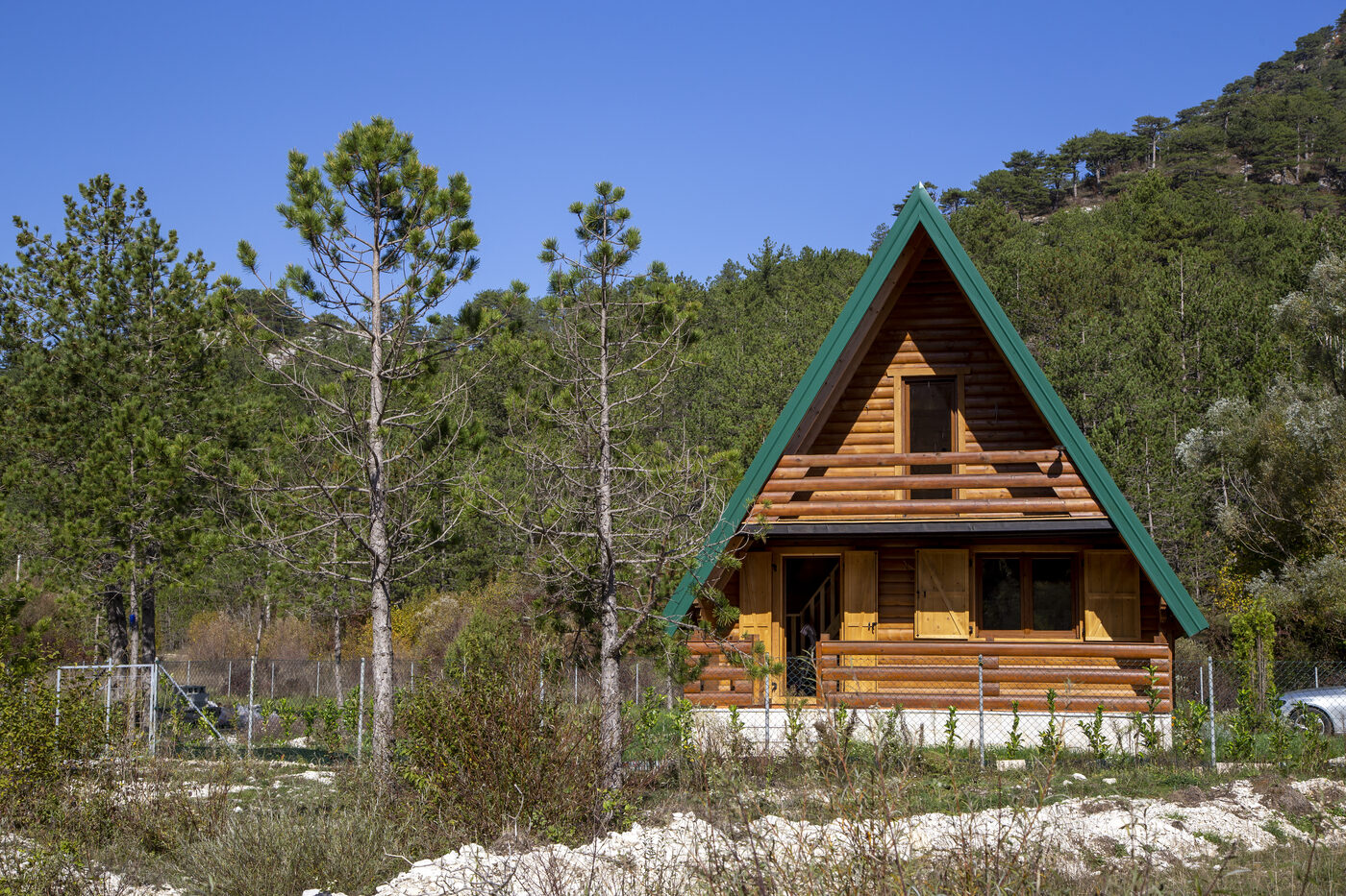 Drvena kuća GrahovoHomes okružena prirodom
